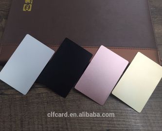Kolorowe wizytówki z anodyzowanego aluminium Szczotkowana wykańczana rzeźbiona rzeźba