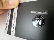 Srebrne metalowe wizytówki PCV z błyszczącym, niestandardowym logo UV