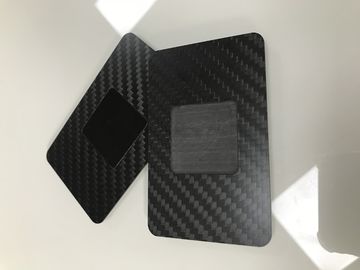 Wizytówki z matowego czarnego włókna węglowego z chipem NFC 13,56MHz CR80 85x54mm